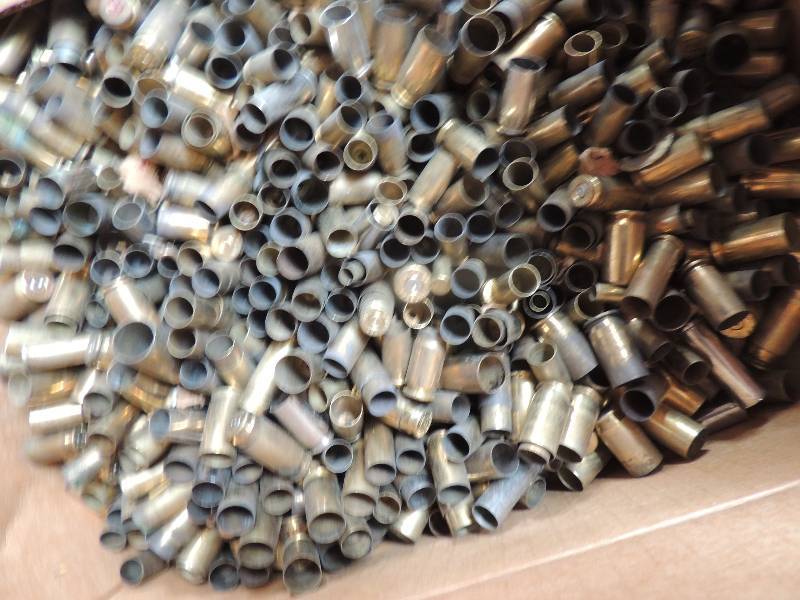 lot 709 image: Box of Brass (Heavy)...