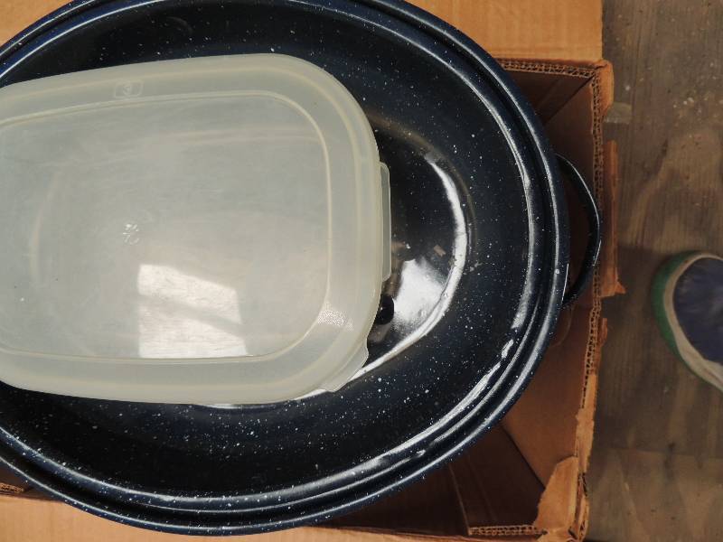 lot 739 image: Metal Speckler Roaster, 7qt microwa...