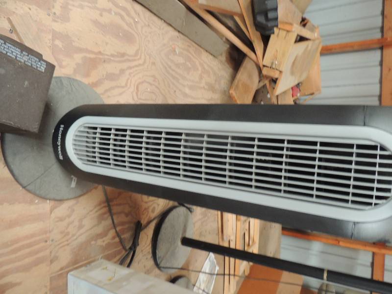 lot 745 image: Honeywell upright fan and small hea...