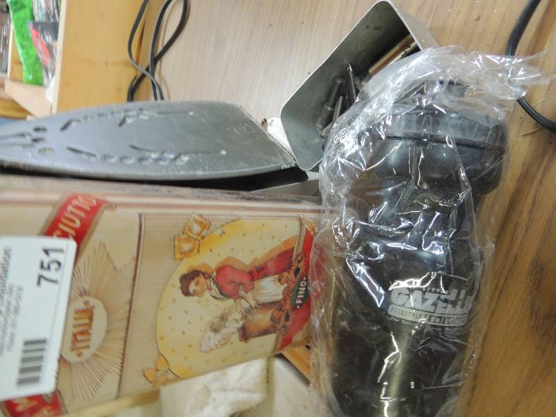 lot 751 image: Italia fino Tin Can - no lid Tony ...