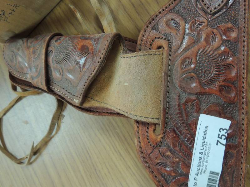 lot 753 image: Gun holster for shoulder 22 cal REY...