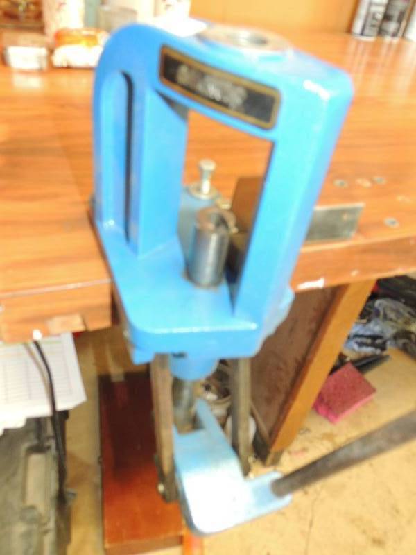 lot 1869 image: Blue bullet reloader...