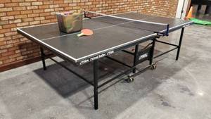 lot 10 image: Stiga Privat Roller FoldingPing Pong Table w Joola Avanti Net & Lots of Paddles