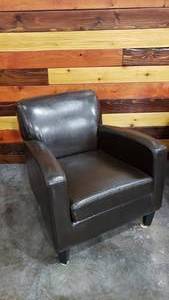lot 21 image: Dark Brown Vinyl Deep Seat Lounge Arm Chair