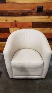 lot 26 image: Beautiful White Leather Natuzzi Editions Gaida Swivel Accent Chair