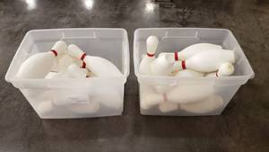 lot 195 image: Lot of 20 Full Size Plastic bowling Pins