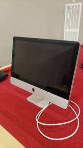 lot 210 image: Apple iMac 21.5 Monitor