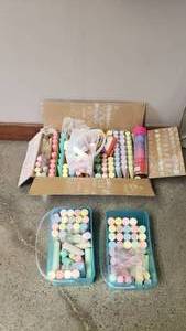 lot 284 image: Large Quantity of Sidewalk Chalk