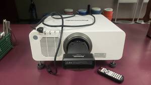 lot 290 image: WOW  Panasonic PT-DZ870ULW DLP Projector w Remote
