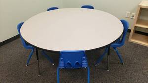 lot 361 image: Round Adjustable Height Classroom Table.  60 Wide w 5 Chairs