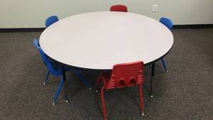 lot 362 image: Round Adjustable Height Classroom Table.  60 Wide w 5 Chairs