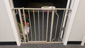lot 433 image: Evenflo Locking Baby Gate