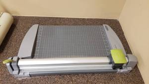lot 458 image: Swingline SmartCut Sliding Blade Paper Cutter