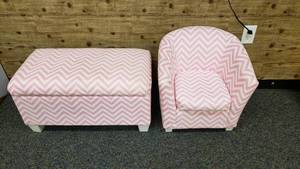 lot 491 image: Matching Toddlers Arm Chair & Storage Bench