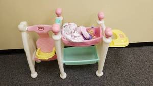 lot 493 image: Little Tikes Baby Play Station w Baby Dolls