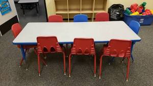 lot 501 image: Rectangle Adjustable Classroom Table & 8 Chairs