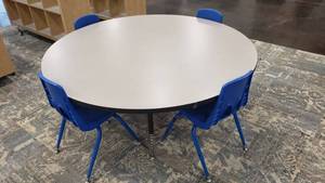 lot 544 image: Round Adjustable Height Classroom Table.  60 Wide w 4 Chiars