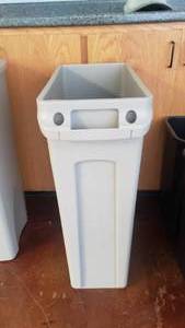 lot 557 image: Rubbermaid SlimJim Trash Can