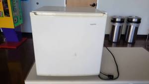 lot 577 image: Sanyo White 1.7 Cu Ft Compact Refrigerator, Model SR-1730W