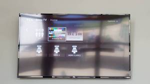 lot 586 image: TCL 55 Roku TV w Remote