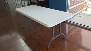lot 599 image: Lifetime 6 Folding Legs Banquet Table