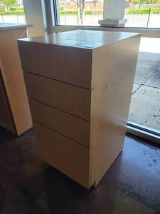 lot 624 image: 4 Drawer Cabinet