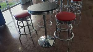 lot 575 image: SO COOL  Retro Style Barstool w 2 Chairs