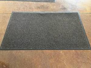lot 635 image: Entry Floor Mat.  5 x 3