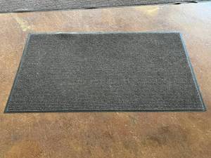 lot 636 image: Entry Floor Mat.  5 x 3