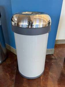 lot 643 image: Round Open Mouth Trash Can