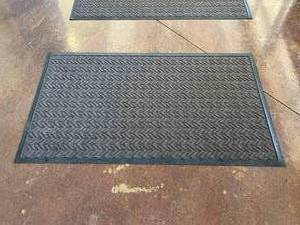 lot 639 image: Entry Floor Mat.  5 x 3