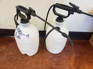 lot 666 image: Lot of 2 Pump Sprayers