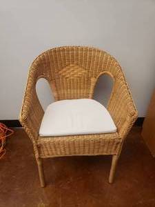 lot 687 image: Wicker Arm Chair