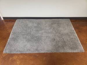 lot 692 image: Gray Plush Area Rug.  52 x 77