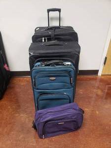 lot 696 image: Lot of 4 Suitcases.  Misc Sizes