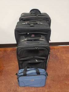 lot 697 image: Lot of 4 Suitcases.  Misc Sizes