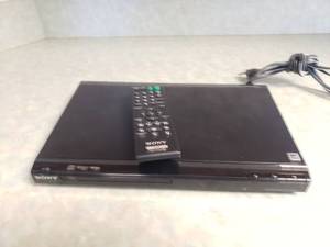 lot 718 image: Sony CDDVD Player w Remote, Model DVP-SR101P