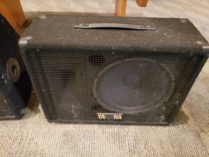 lot 726 image: Yamaha S12Me 2-Way Passive 12 Stage MonitorPA Speaker
