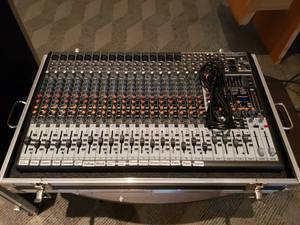 lot 739 image: Behringer Eurodesk SX2442FX Mixer w Effects & Case