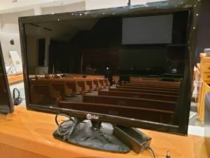 lot 782 image: Upstar P250WT 25 LCD HDTV