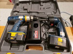 lot 795 image: Ryobi 18V Pack.  Flashlight, Drill & Battery Charger.