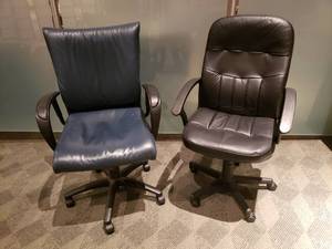 lot 844 image: Lot of 2 Rolling Office Chairs
