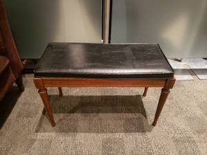 lot 853 image: Vintage Wood Flip Lid Piano Bench