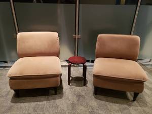 lot 854 image: Lot of 2 Matching Ultra Plush Tan Armless Chairs w Small Table