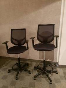lot 861 image: Lot of 2 MediaCameramanDrafting Adjustable Height Rolling Chairs