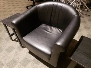 lot 870 image: Faux Leather Black Arm Chair w 2 Matching End Tables