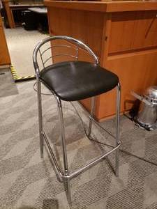 lot 877 image: Balck & Stainless Modern Bartsool