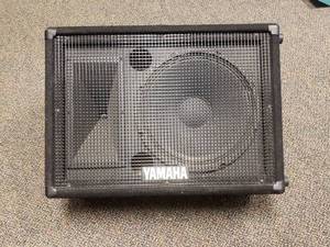 lot 894 image: Yamaha S12Me 2-Way Passive 12 Stage Monitor Speaker