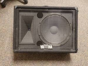 lot 895 image: Yamaha S12Me 2-Way Passive 12 Stage Monitor Speaker