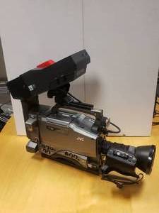 lot 897 image: JVC GY-DV550 Mini DV Camcorder w Fujinon Lens & External Viewer